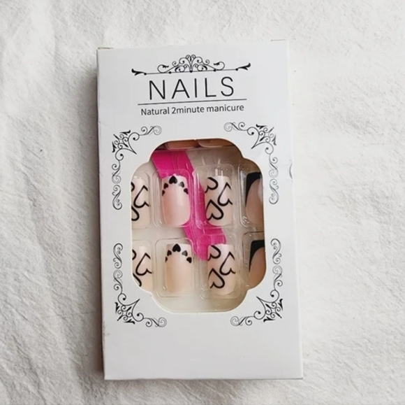 24 Pieces Fake Press On Nails - Picture 5 of 6